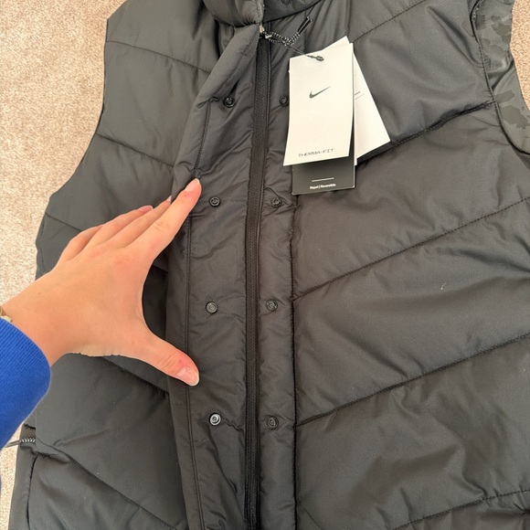NWT Nike therma fit puffer vest - Picture 2 of 4